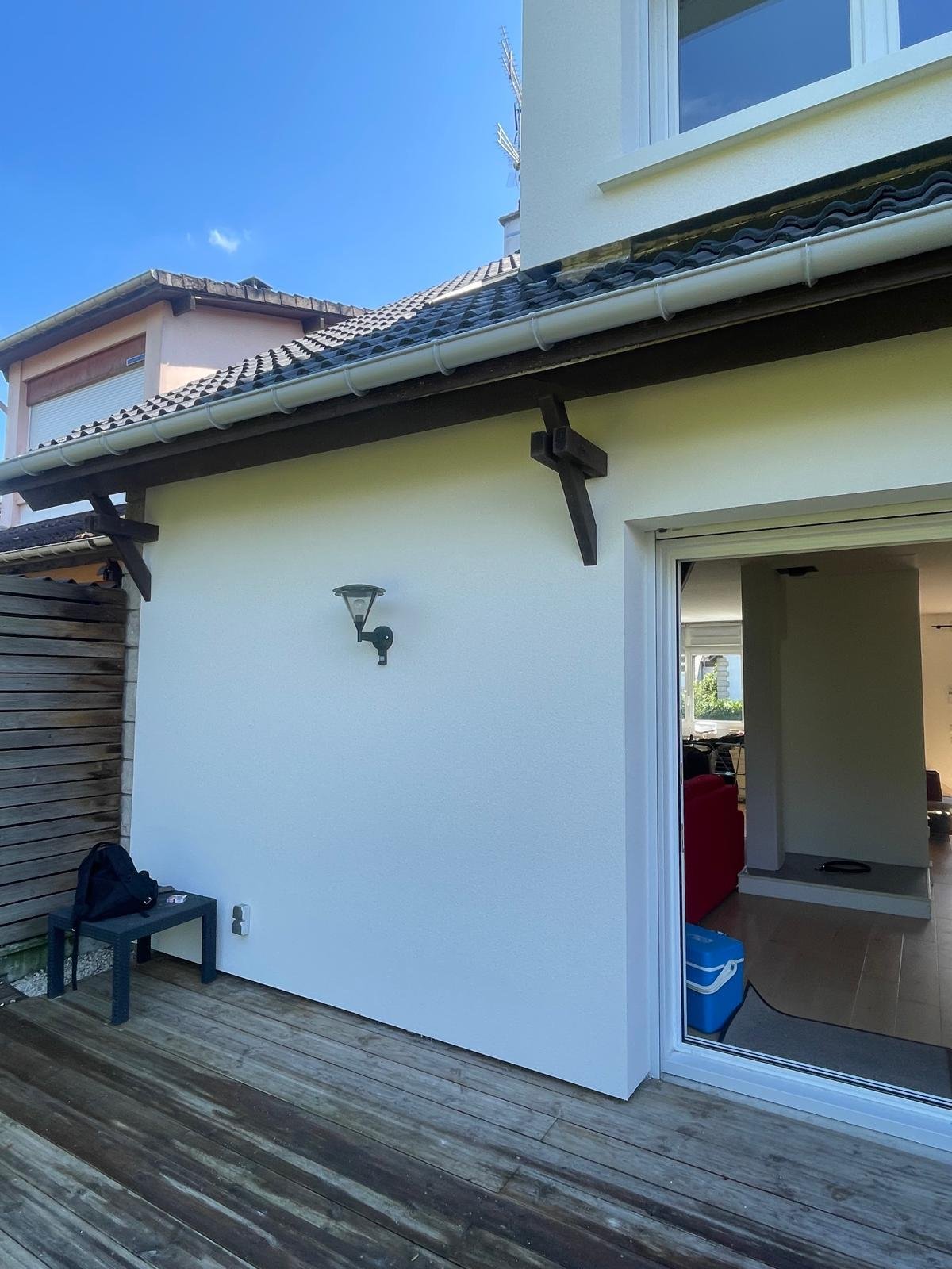 ITE - angle de façade avec pierre décorative