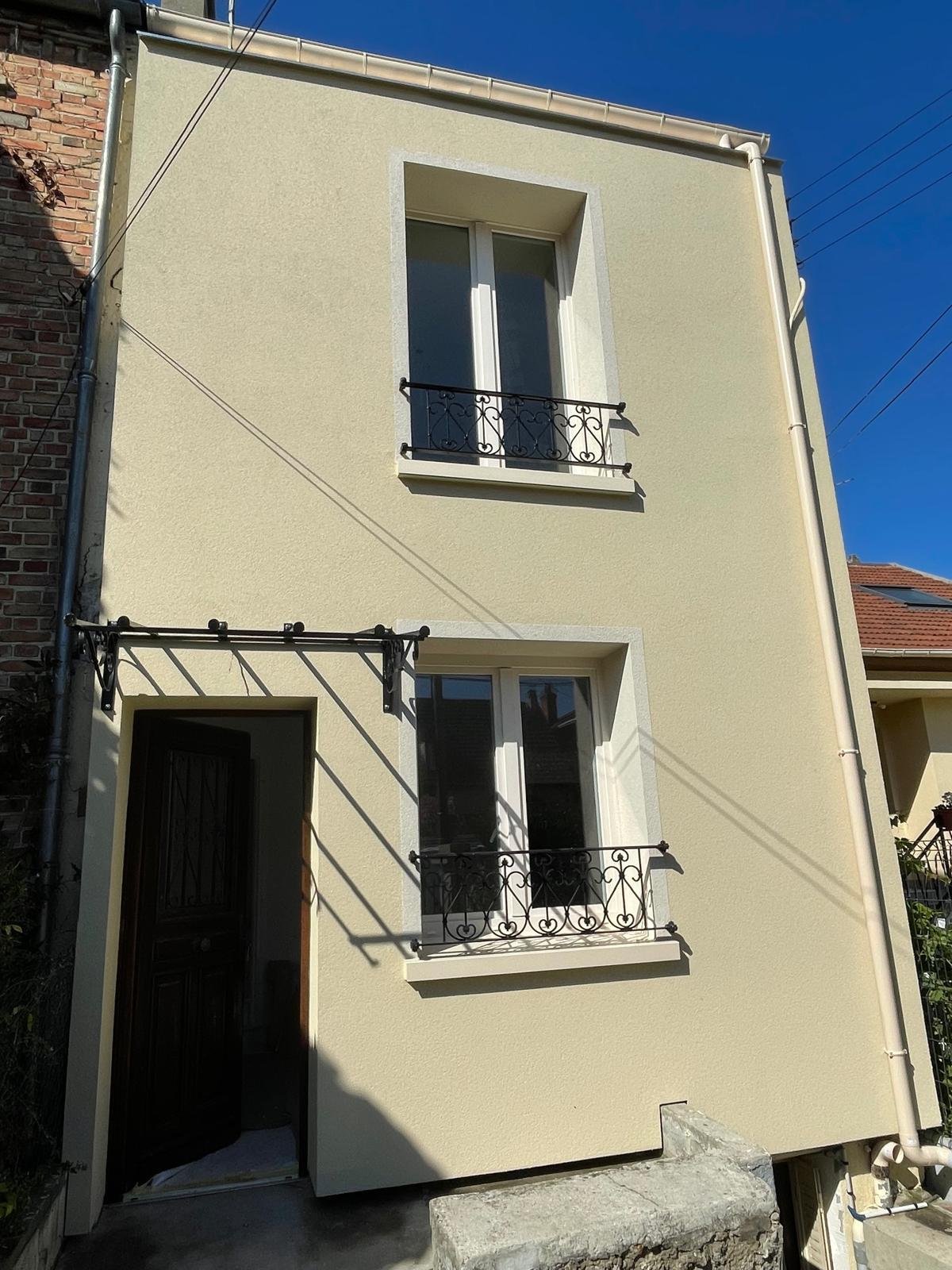 ITE - façade jaune pâle finie